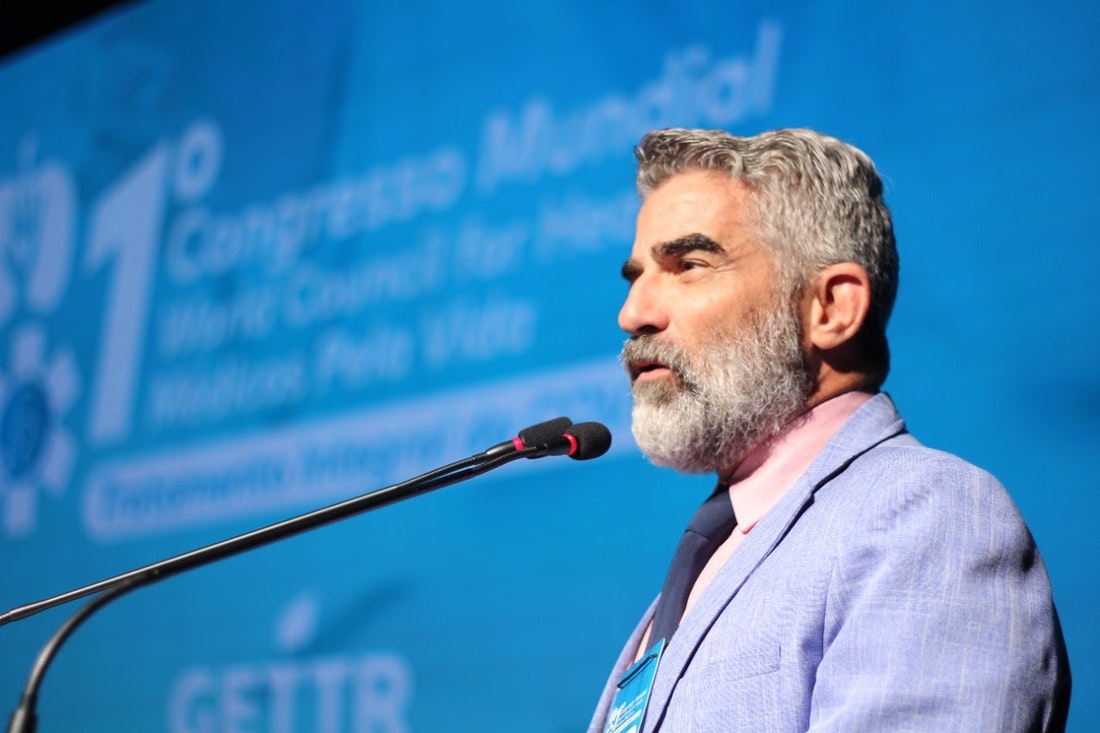 Professor Edimilson Migowski propõe reflexão sobre vacinação COVID em crianças e adolescentes